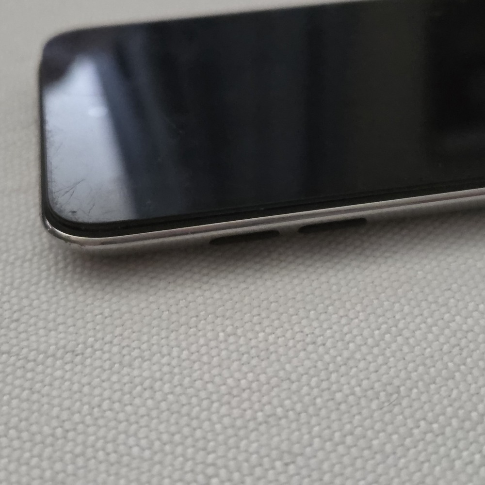 Apple iPod Touch 2nd Generation 8GB Black &‎ Silver Non Working - Picture 6 of 6